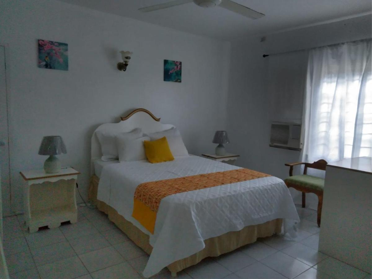 Diamond Villa Guest House Монтего Бей Екстериор снимка