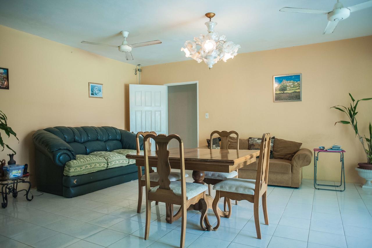 Diamond Villa Guest House Монтего Бей Екстериор снимка
