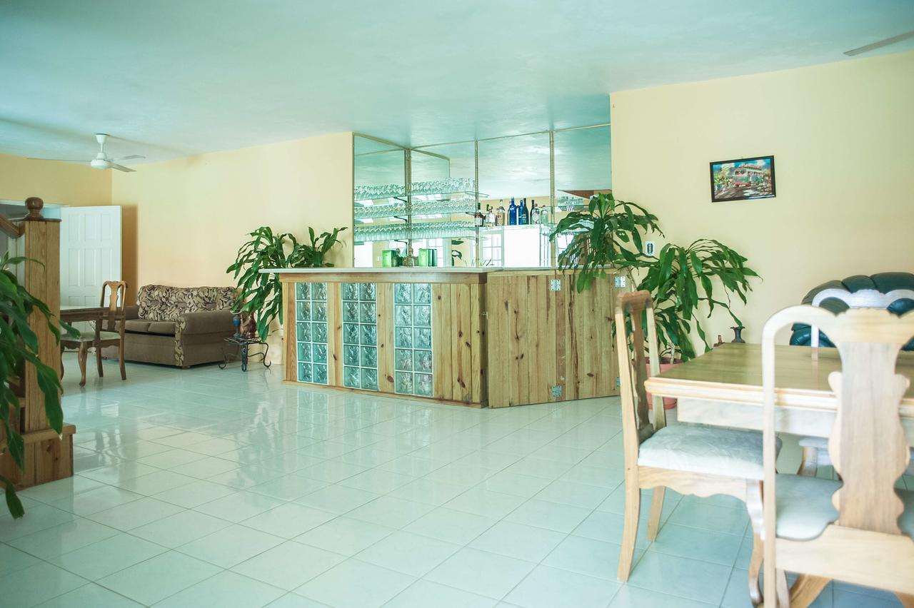 Diamond Villa Guest House Монтего Бей Екстериор снимка
