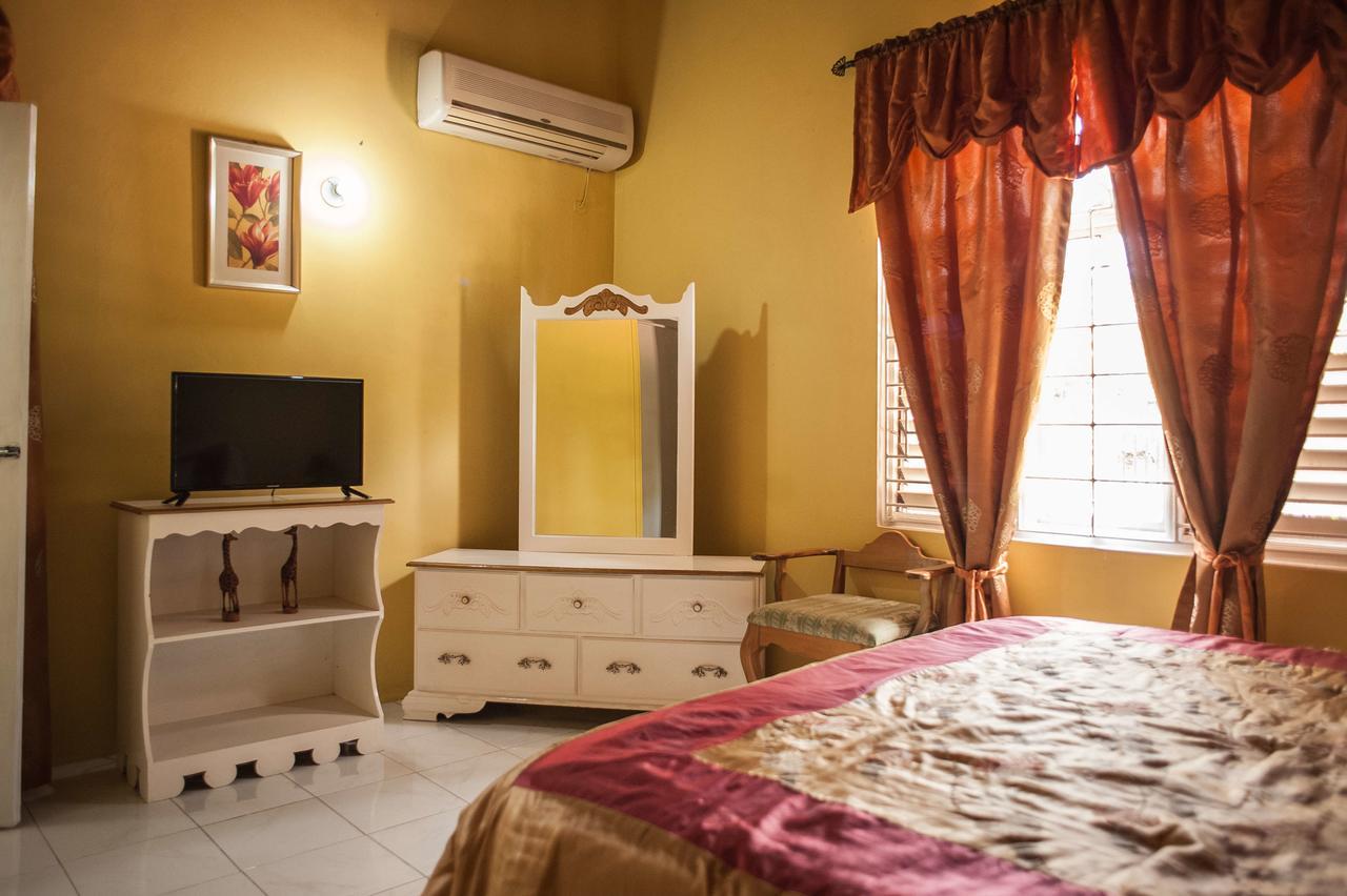 Diamond Villa Guest House Монтего Бей Екстериор снимка