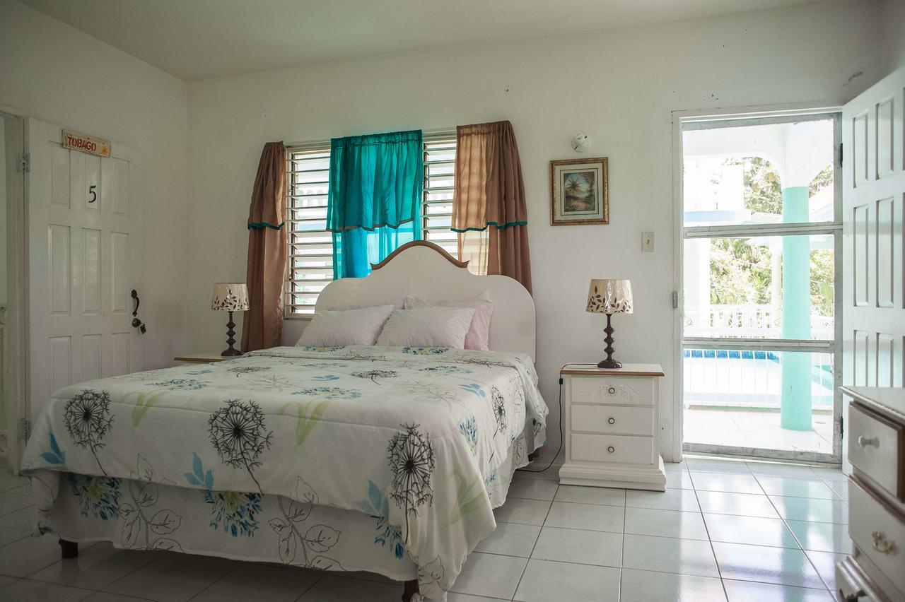 Diamond Villa Guest House Монтего Бей Екстериор снимка