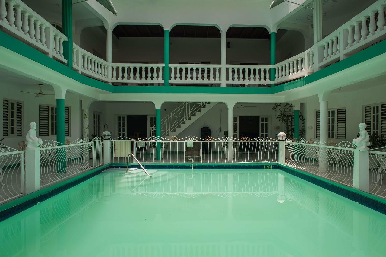 Diamond Villa Guest House Монтего Бей Екстериор снимка