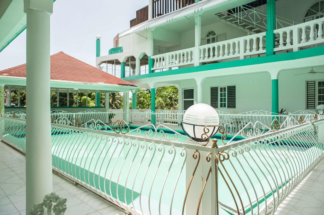 Diamond Villa Guest House Монтего Бей Екстериор снимка