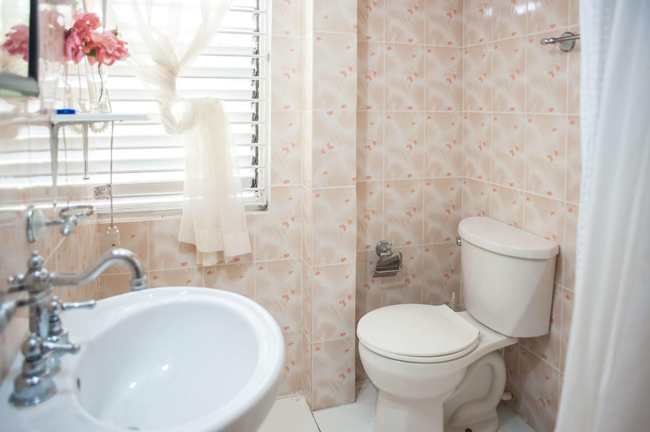 Diamond Villa Guest House Монтего Бей Екстериор снимка