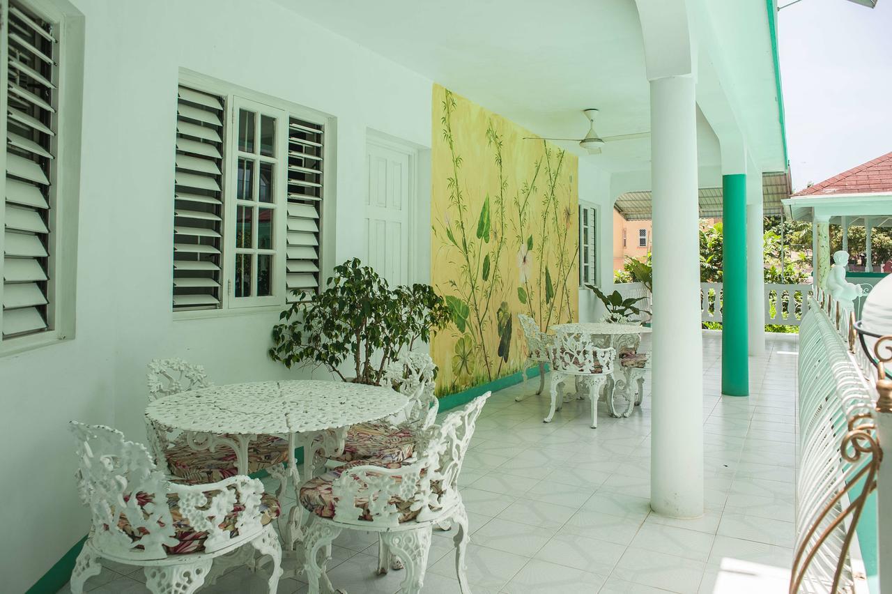 Diamond Villa Guest House Монтего Бей Екстериор снимка