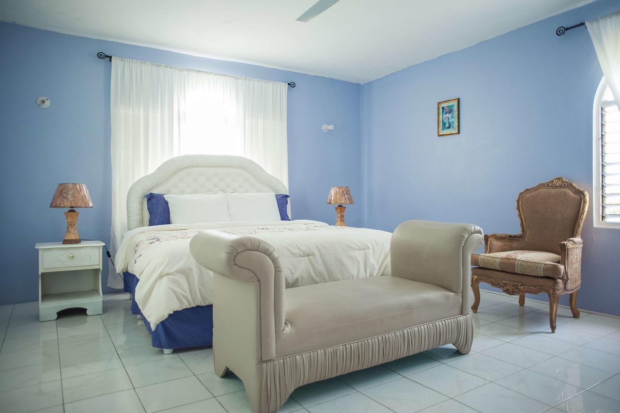 Diamond Villa Guest House Монтего Бей Екстериор снимка