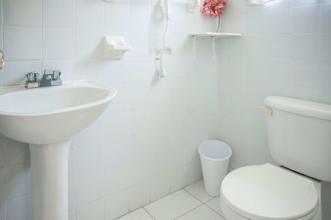 Diamond Villa Guest House Монтего Бей Екстериор снимка