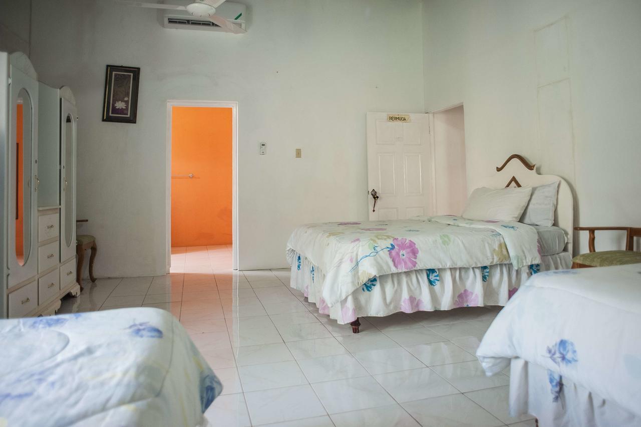 Diamond Villa Guest House Монтего Бей Екстериор снимка