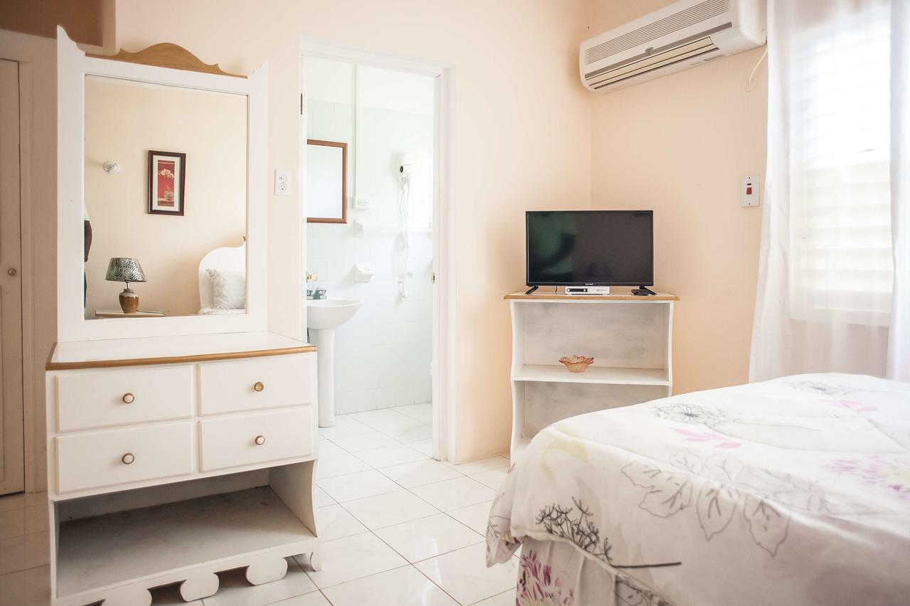 Diamond Villa Guest House Монтего Бей Екстериор снимка