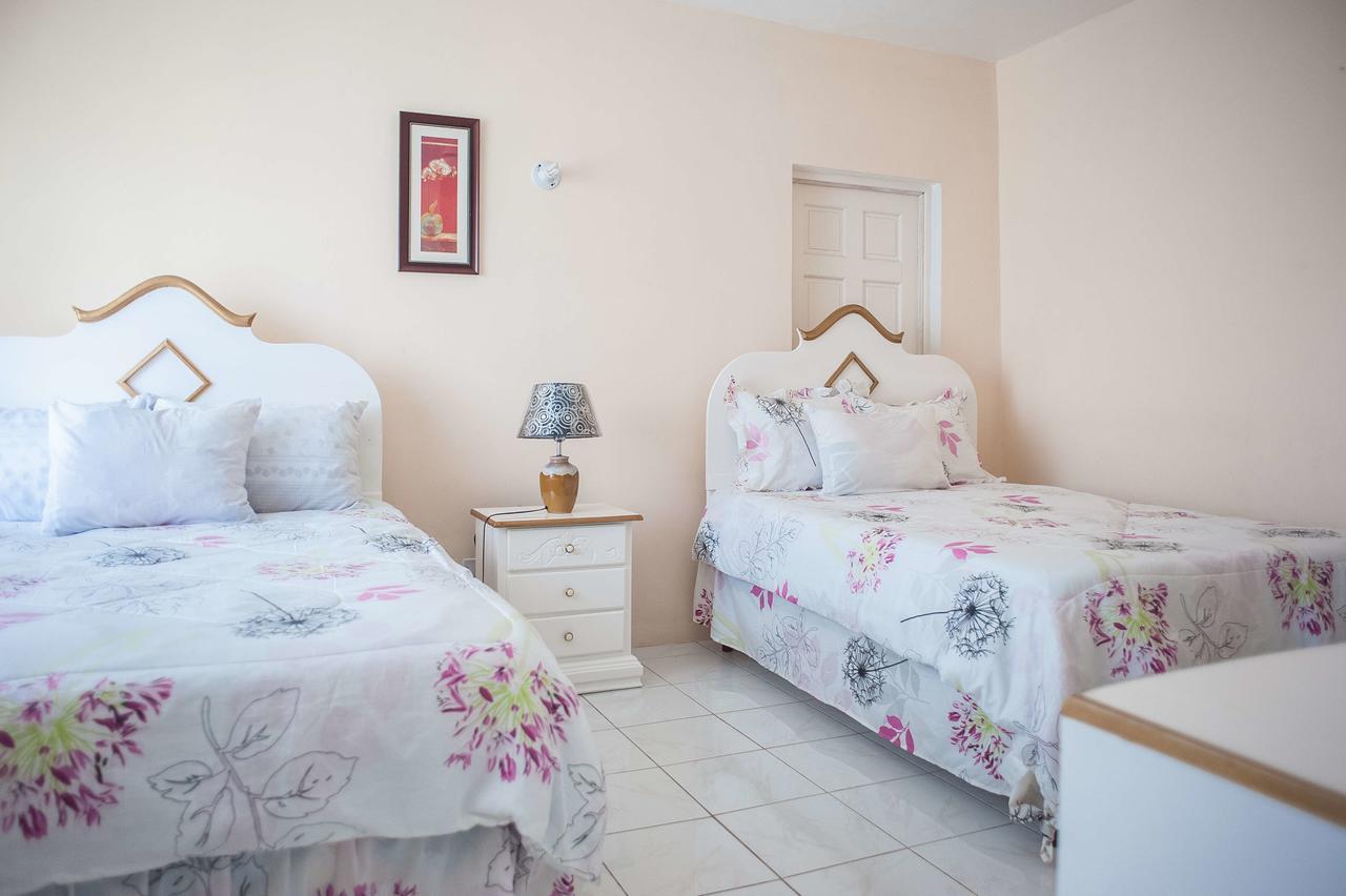 Diamond Villa Guest House Монтего Бей Екстериор снимка